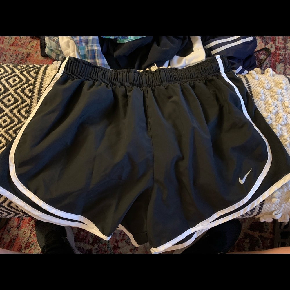 Women’s black Nike Tempo shorts - size large